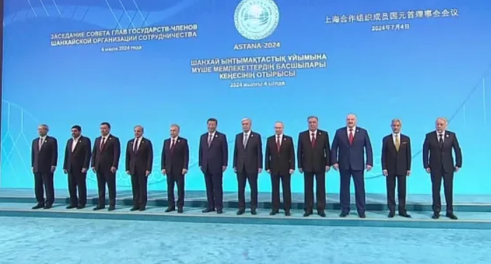 Председатель КНР Си Цзиньпин утром 4 июля принял участие в 24-м заседании Совета глав государств-членов Шанхайской организации сотрудничества во Дворце независимости в Астане
