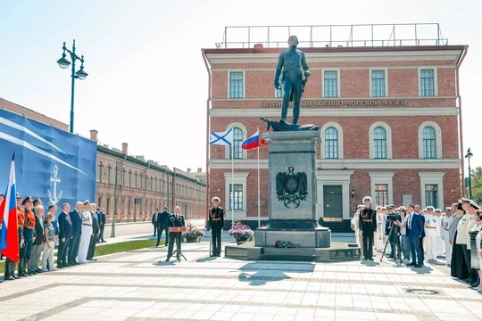 В Петербурге открыли памятник адмиралу Ушакову