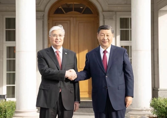 Председатель КНР Си Цзиньпин принял приглашение на неформальный ужин с президентом Казахстана Касым-Жомартом Токаевым