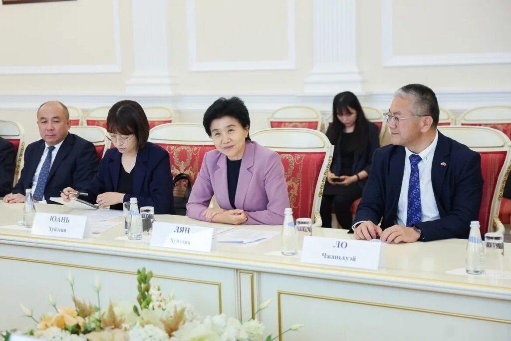 Губернатор провинции Хэйлунцзян госпожа Лян Хуэйлин посетила Санкт-Петербург