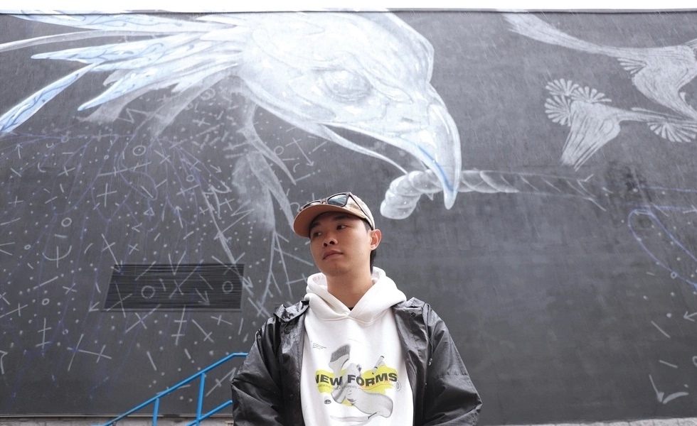 Во Владивостоке художник из КНР завершит мурал о российско-китайской дружбе