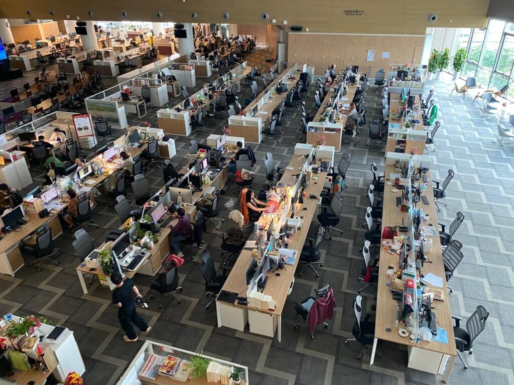 Делегация журналистов из Петербурга посетила редакцию газеты «Гуанчжоу жибао»