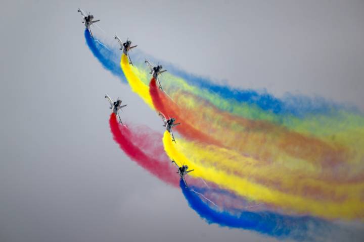 J-20 и другие модели китайских истребителей представили вниманию зрителей в Международном авиационном выставочном центре Чанчуня (провинция Цзилинь, КНР) 16 сентября