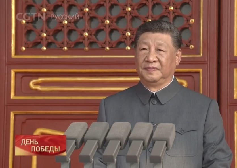 В Пекине на площади Тяньаньмэнь прошёл масштабный военный парад