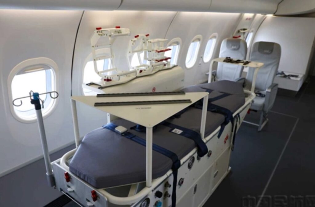 Первый медицинский спасательный самолёт С909 передали сегодня компании China Flying-Dragon General Aviation в Чжэнчжоу