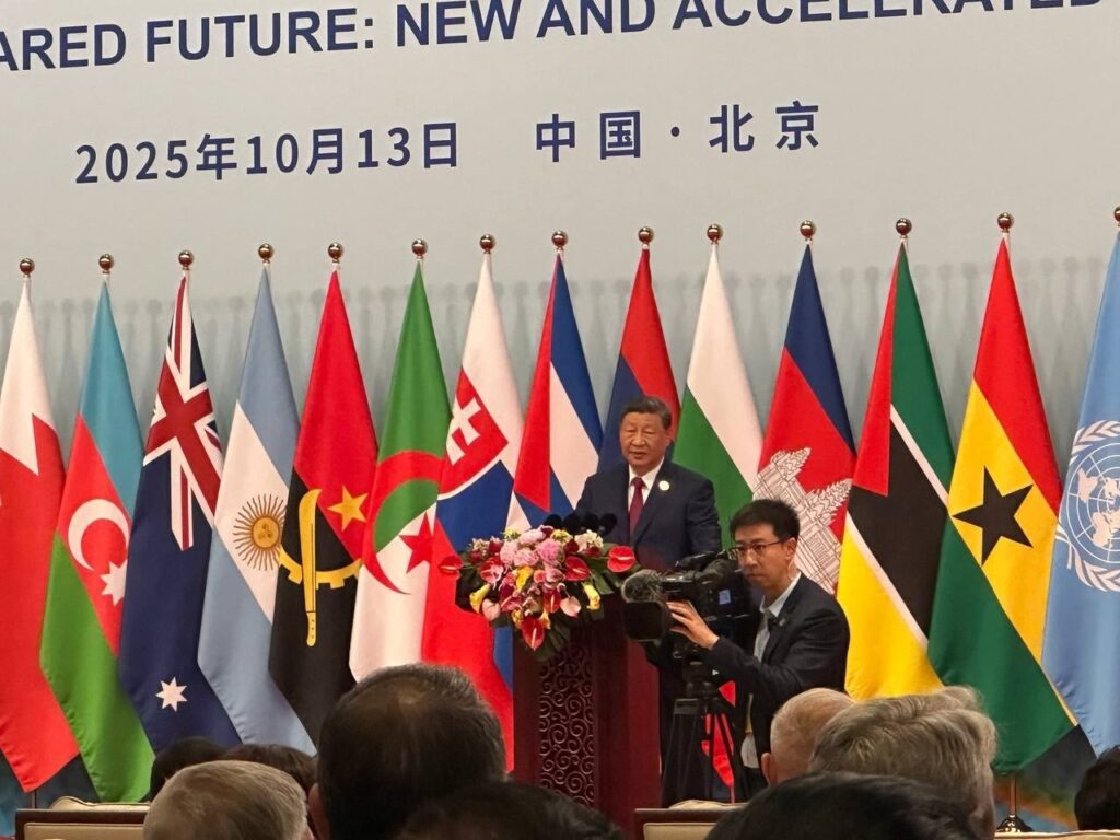 Си Цзиньпин призвал усилить защиту женщин в зонах конфликтов