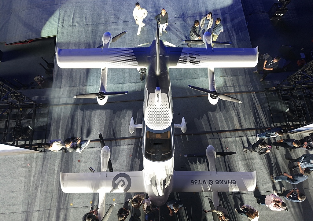 13 октября в китайском городе Хэфэй провинции Аньхой было представлено новое поколение электрического летательного аппарата вертикального взлета и посадки (eVTOL) большой дальности VT35