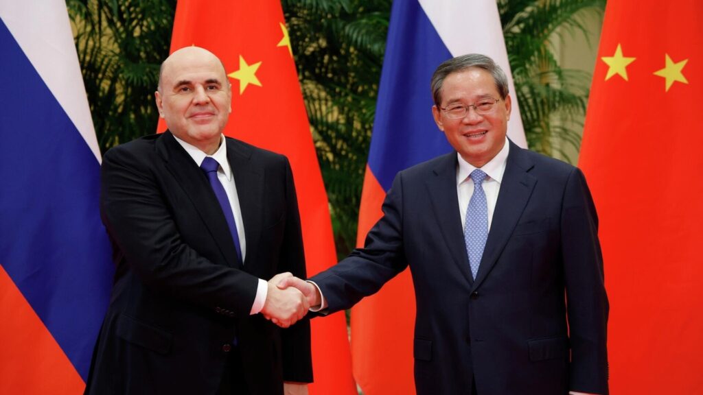 Премьер Госсовета КНР Ли Цян и премьер-министр РФ Михаил Мишустин провели 30-ю регулярную встречу глав правительств Китая и России в Ханчжоу провинции Чжэцзян на востоке Китая.