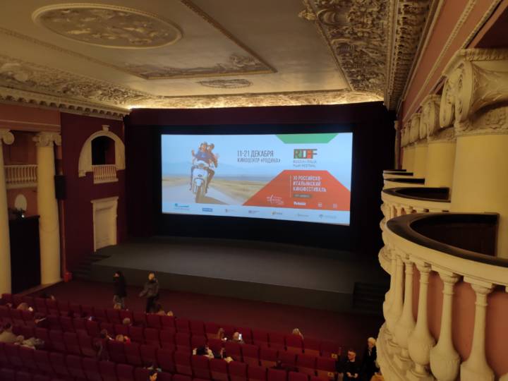 В Санкт-Петербурге представили новую романтическую комедию «Безумное свидание» 11 декабря