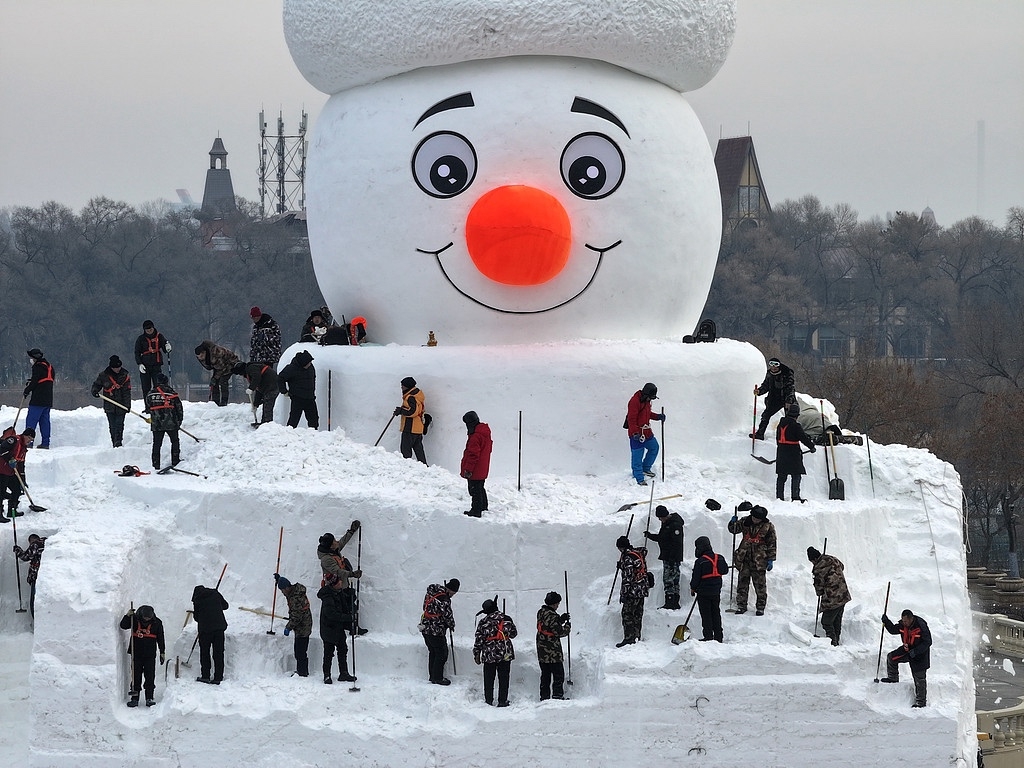Лицо «Мистера Снеговика» — «посла гостеприимства» 38-й Снежной выставки на острове Тайян