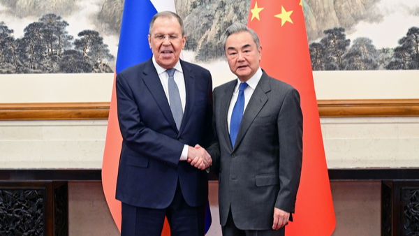 Министры иностранных дел Китая и России во вторник обсудили подготовку к встрече глав двух государств в текущем году