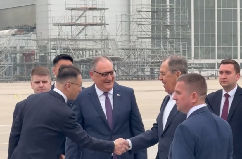 Министр иностранных дел России Сергей Лавров прибыл в Китай с официальным визитом