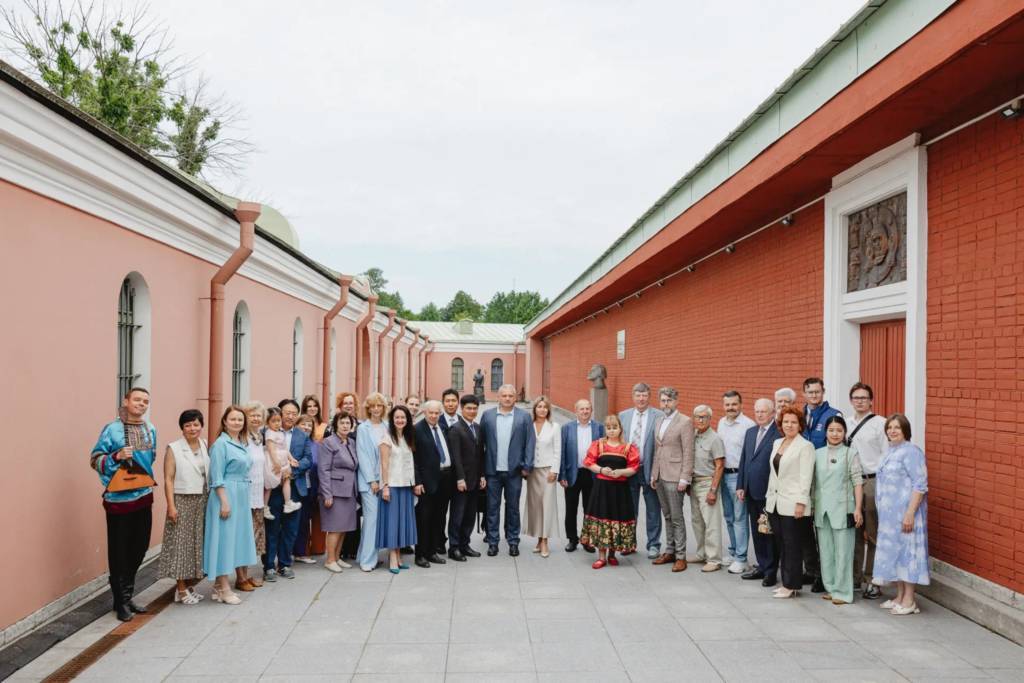 В самом сердце Санкт-Петербурга, в Петропавловской крепости прошло летнее торжественное мероприятие «Мост культур России и Китая».